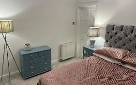 Amazing Getaways - The Place For You With Free Parking